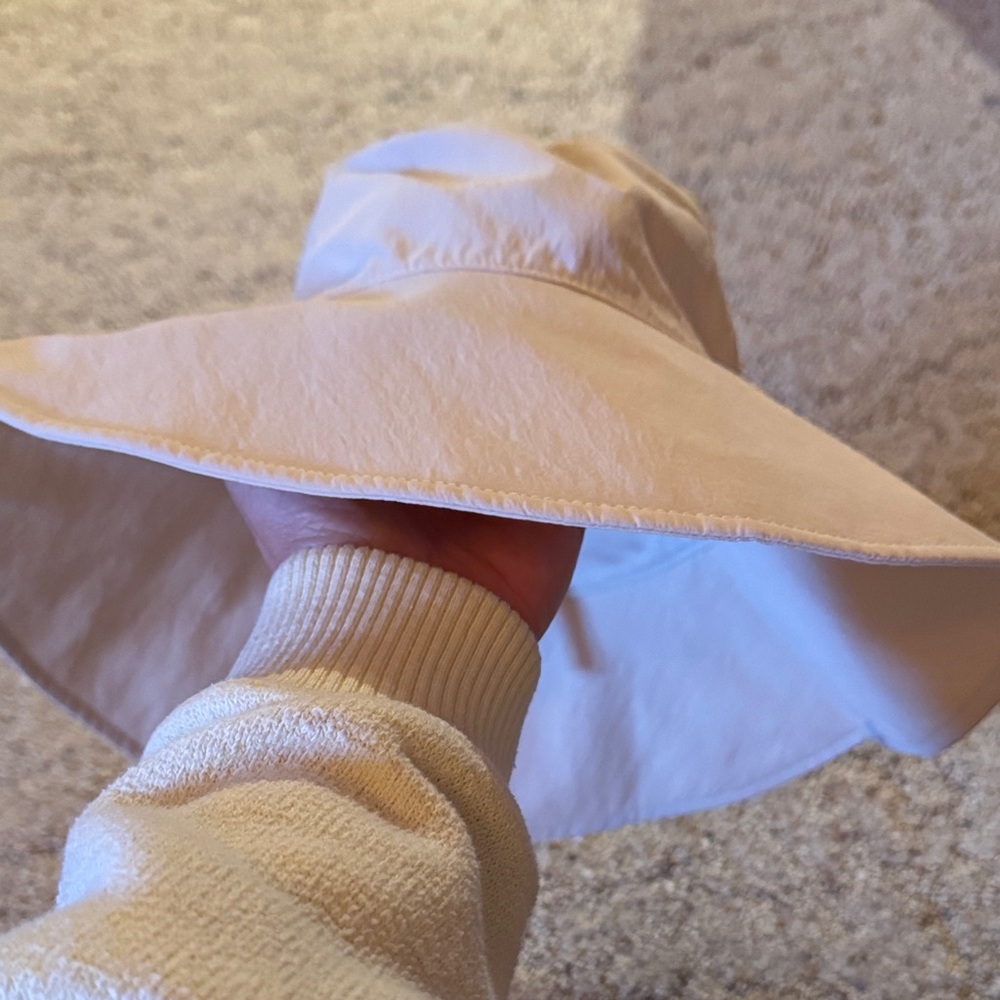 Lululemon Athletica Cream Bucket Hat - Picture 4 of 7
